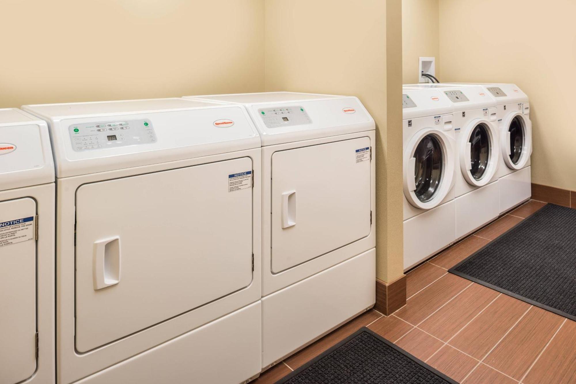 Towneplace Suites By Marriott New Hartford Esterno foto