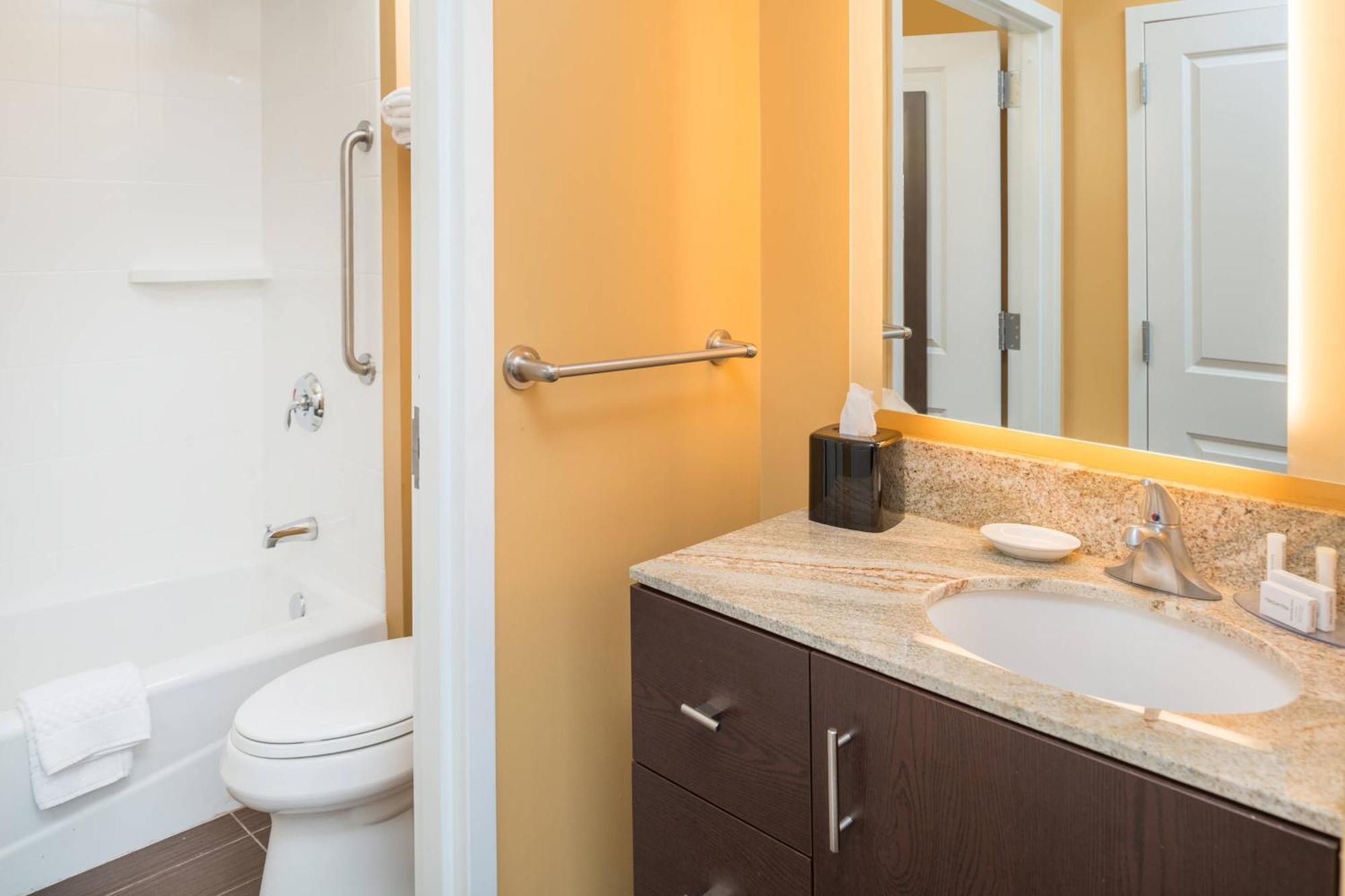 Towneplace Suites By Marriott New Hartford Esterno foto