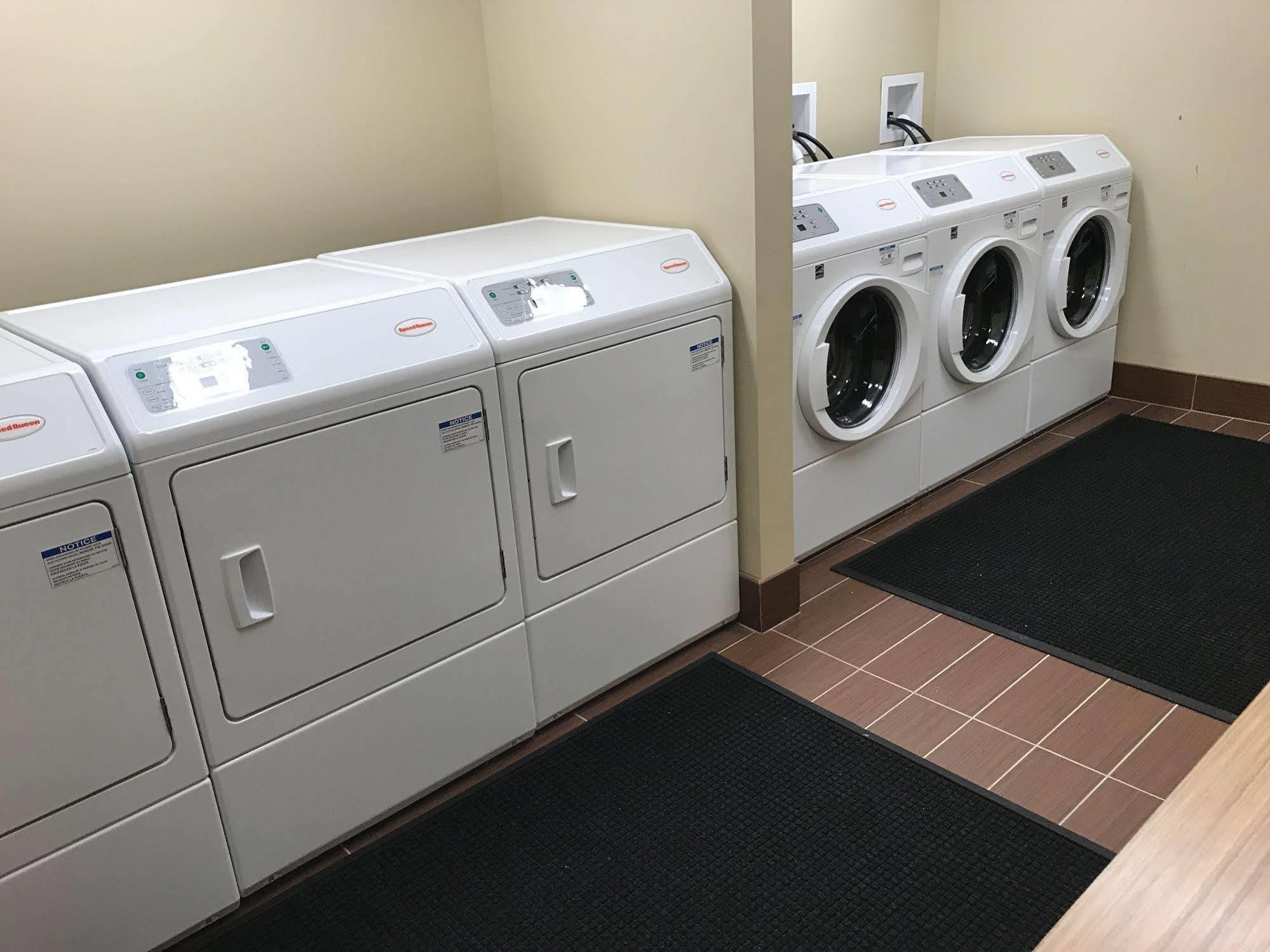 Towneplace Suites By Marriott New Hartford Esterno foto